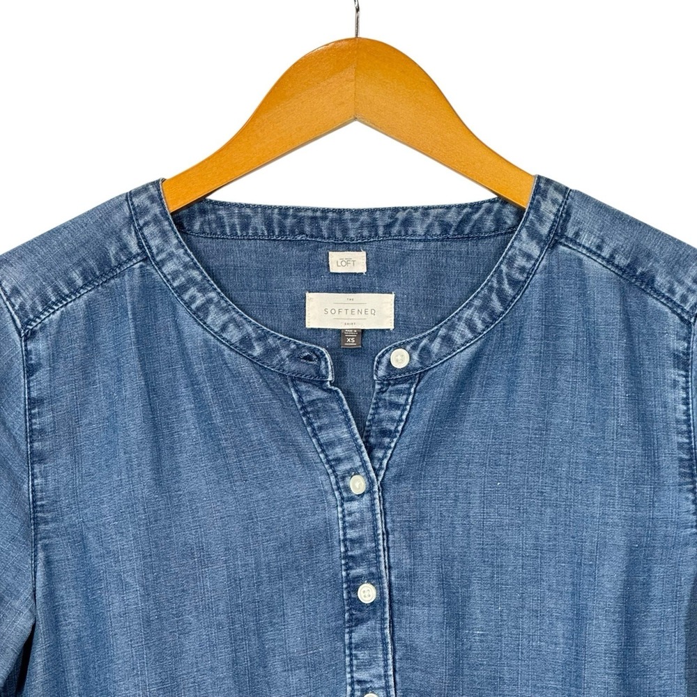 LOFT The Softened Shirt Women's XS Blue Chambray Cottagecore Hi Lo Hem Prarie - Picture 2 of 9